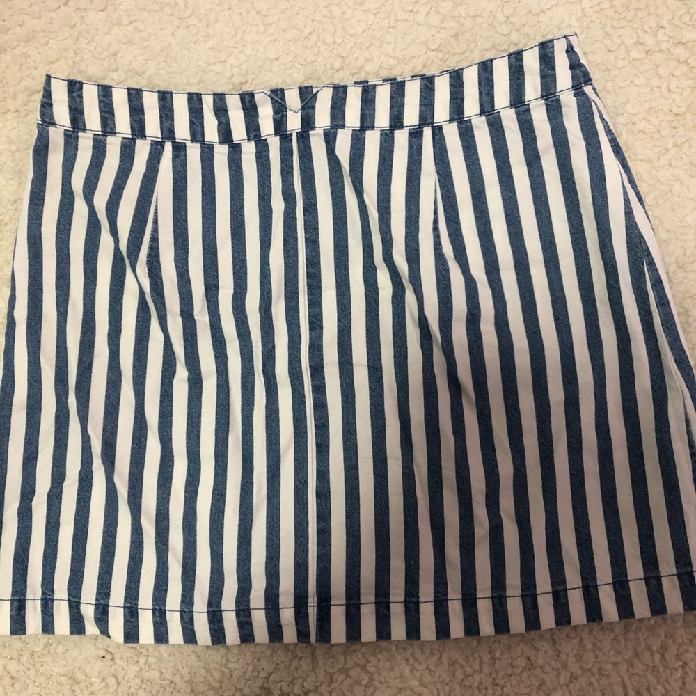 Button Skirt - Picture 2 of 5